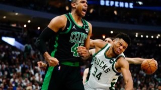 开云APP-末节16分！霍弗德聊发少年狂 隔扣字母哥改变局势