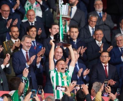 kaiyun-贝蒂斯时隔17年夺冠！“小将”华金书写别样传奇