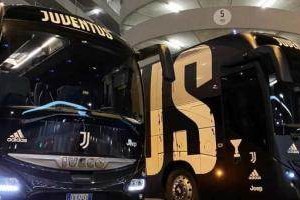 尤文大巴停在圣西罗 意甲小人们看懂了吗？